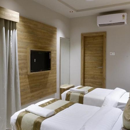 Hotel Amber Paramount Bombay Exterior foto
