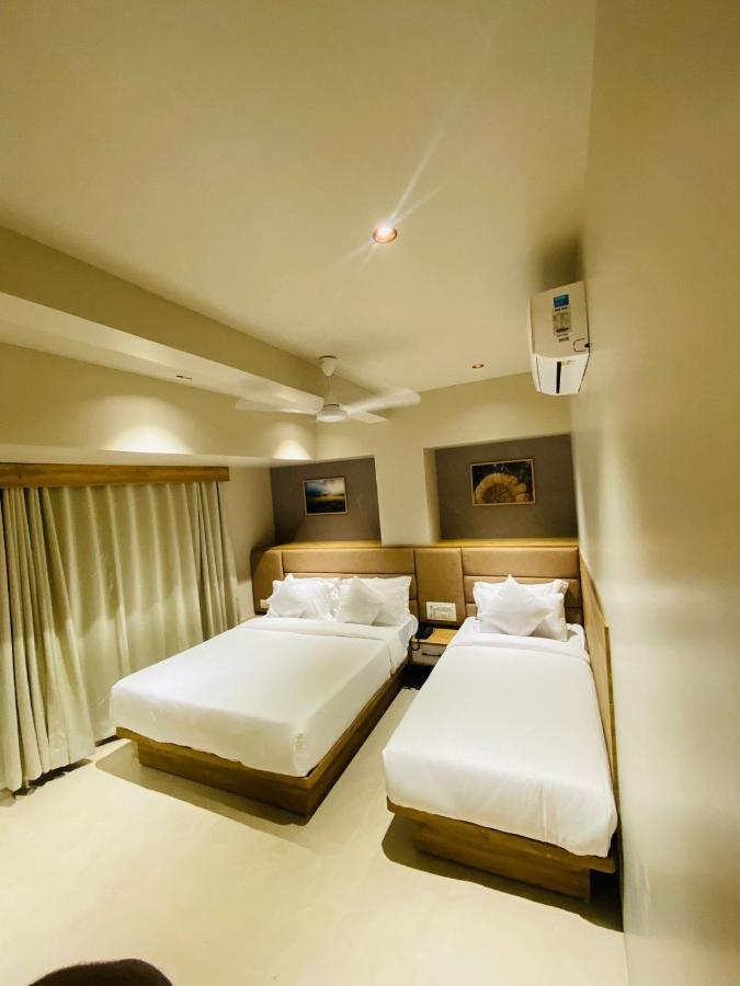 Hotel Amber Paramount Bombay Exterior foto