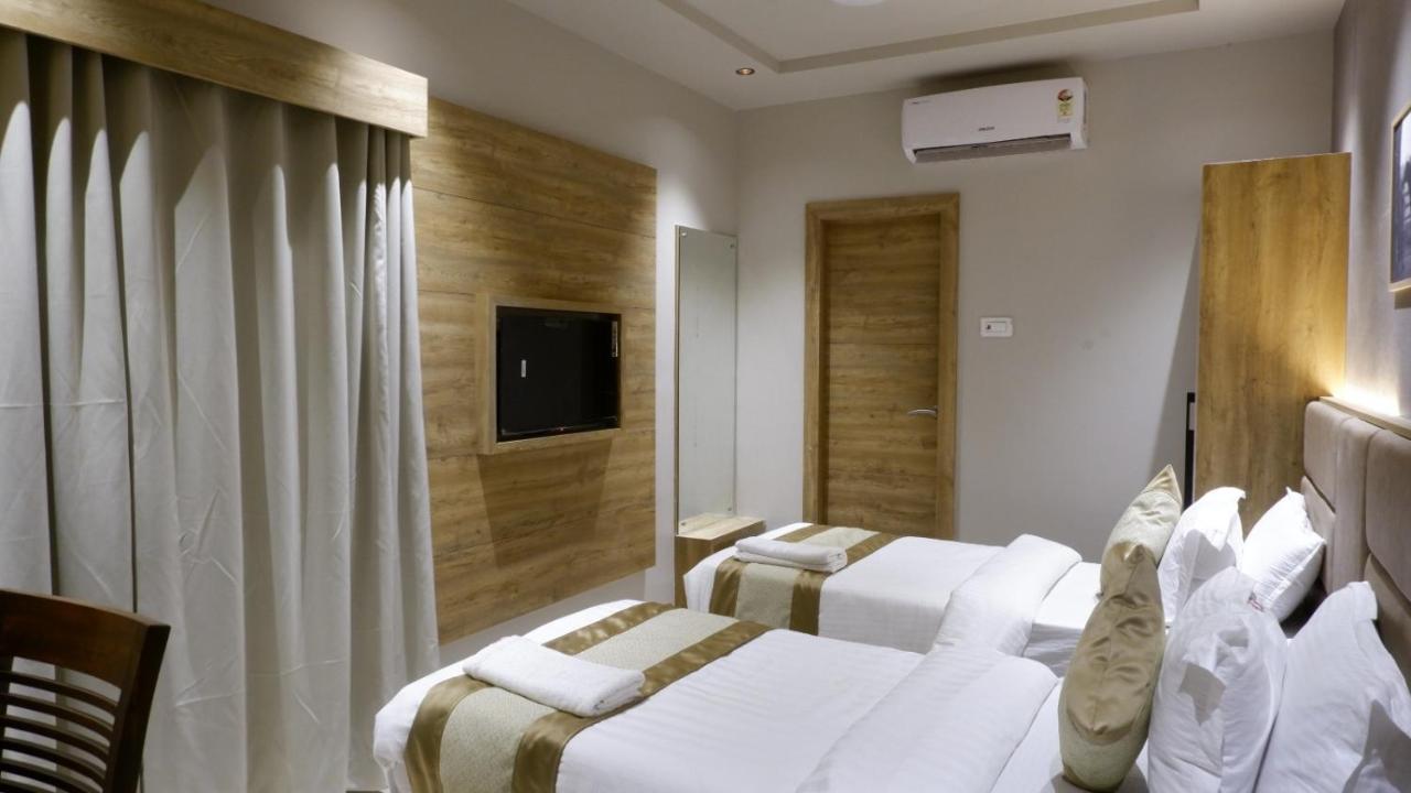 Hotel Amber Paramount Bombay Exterior foto